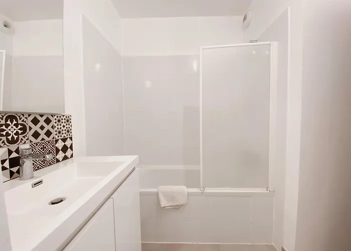 2 Avec Balcon En Centre-ville Et Au Calme 아파트